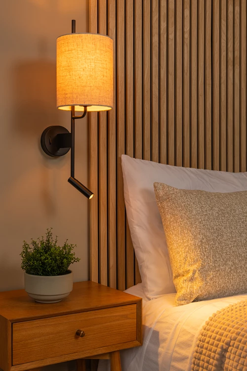 Lucide MAGIC - Wandlamp - 1xE27 - Met USB oplaadpunt - Zwart - sfeer 1